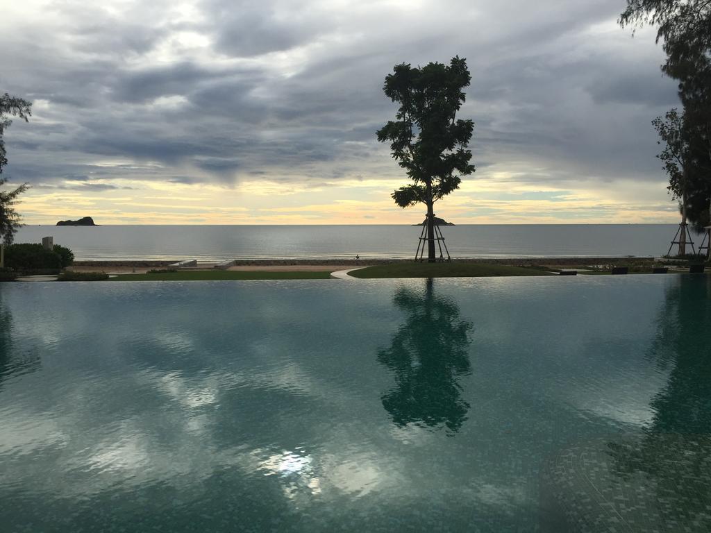 Luxury Beachfront Condo Hua Hin Bagian luar foto